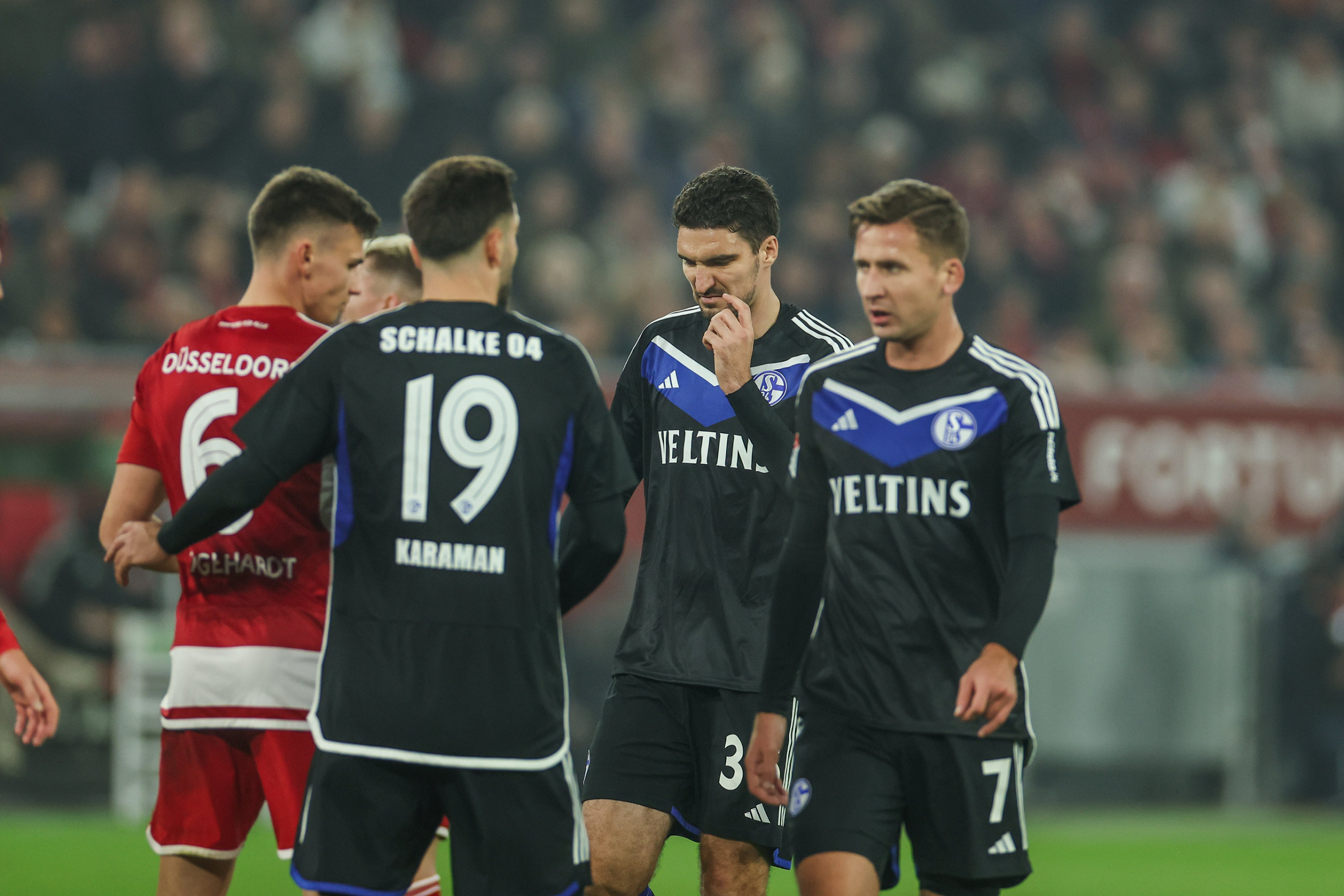 关于沙尔克球员合力表现，战胜对手雄心勃勃的信息