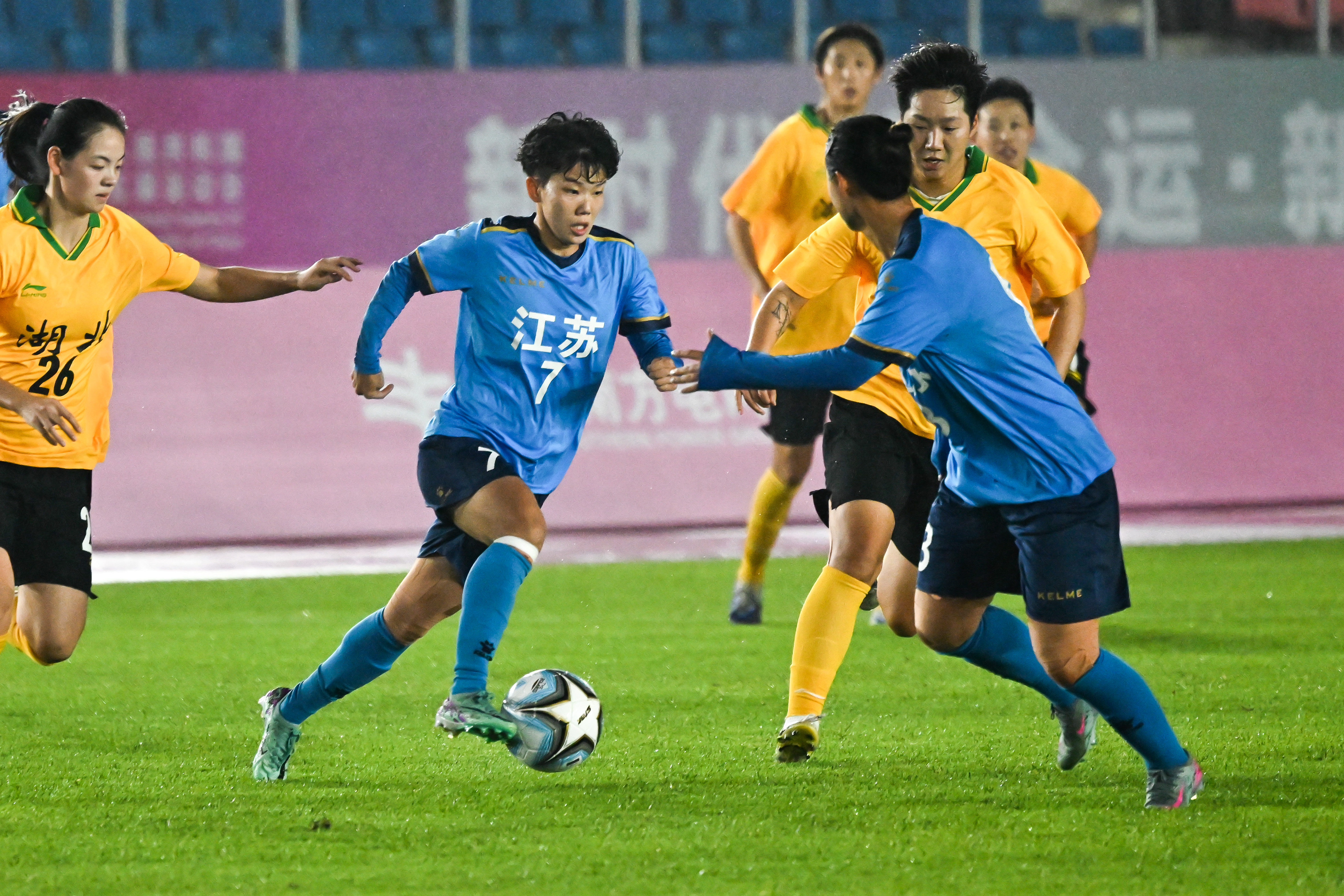 湖北队今日比赛中取得重要胜利，球员表现耀眼